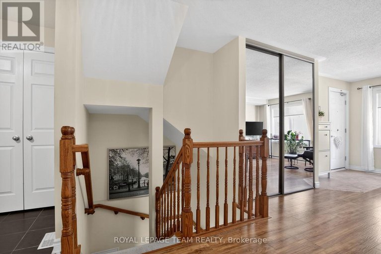 29588178/130a-lindenshade-drive/strandherd/ottawa/ontario/K2J5R5_17