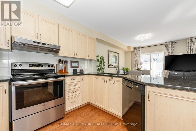 28749902/261-parkrose-private/chatelaine-village/ottawa/ontario/K4A0N8_17