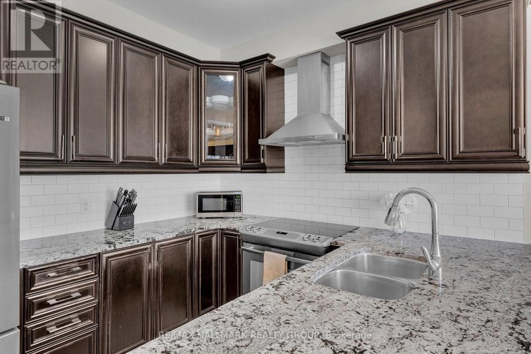 29239376/229-meadowbreeze-drive/emerald-meadowstrailwest/ottawa/ontario/K2M3A6_18