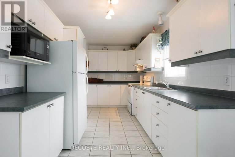 29406829/35-sandfield-avenue-n/alexandria/north-glengarry/ontario/K0C1A0_9