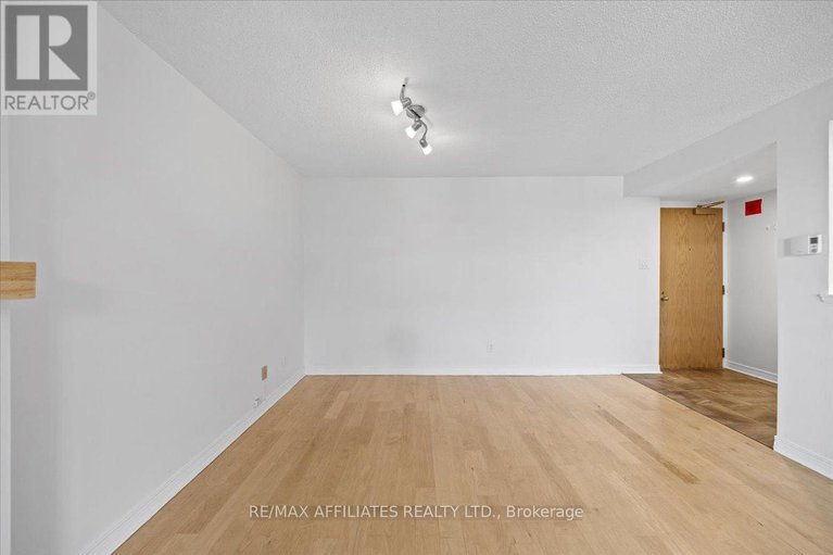 28956686/308-15-murray-street/lower-townbyward-market/ottawa/ontario/K1N9M5_4