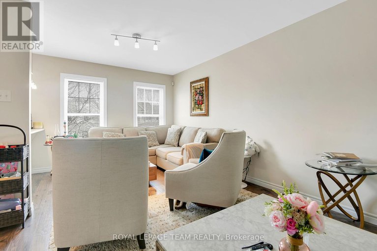 28237115/920-messor-crescent/stittsville-north/ottawa/ontario/K2S0P2_13