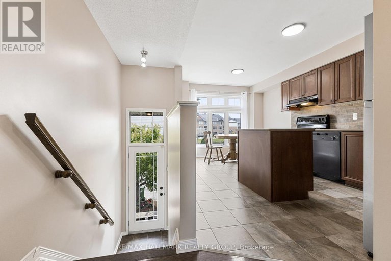 28482791/253-stroget-private/merivale-industrial-parkcitiplace/ottawa/ontario/K2E0A9_4