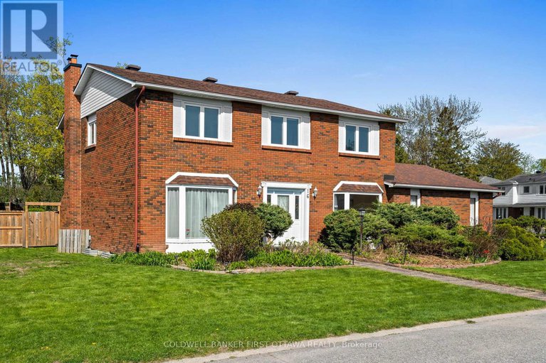 28315563/16-denewood-crescent/pineglencountry-place/ottawa/ontario/K2E7G5_2