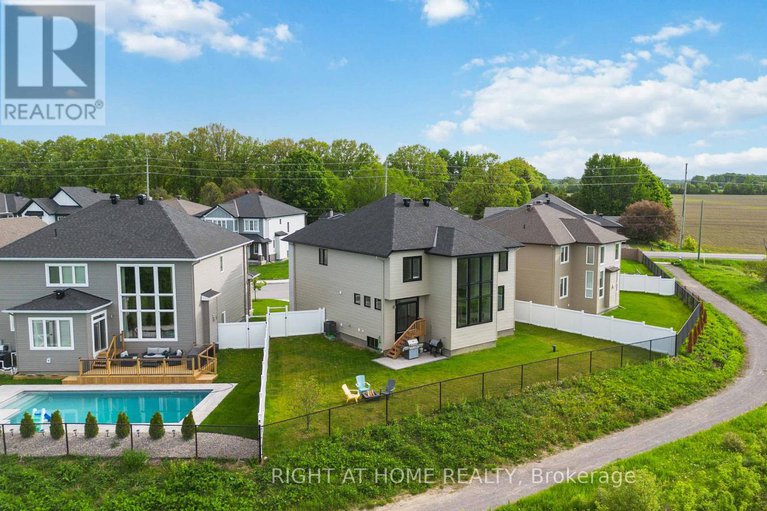 28377550/707-kirkham-crescent/btwn-franktown-rd-fallowfield-rd/ottawa/ontario/K0A2Z0_2