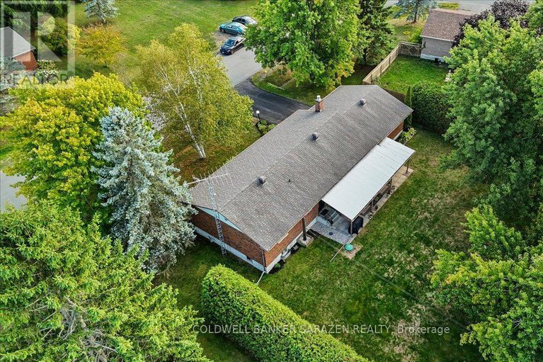 28843846/2303-edward-kidd-crescent/north-gower/ottawa/ontario/K0A2T0_35
