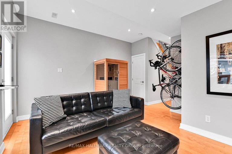 29070329/68g-stonehurst-avenue/mechanicsville/ottawa/ontario/K1Y1R5_8