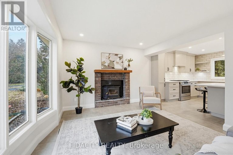 29608674/7-gagnon-court/beaverbrook/ottawa/ontario/K2K1A7_8