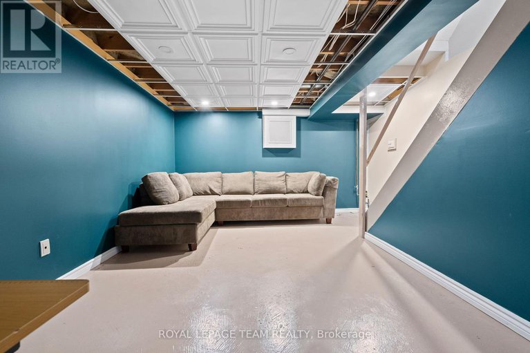 28889224/230-currell-avenue/westborohampton-park/ottawa/ontario/K1Z7J3_26