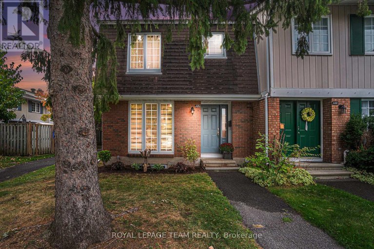 29213895/218-440-kintyre-private/carleton-square/ottawa/ontario/K2C3M9_1