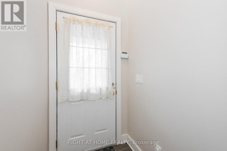 29599852/212-rutgers-private/central-park/ottawa/ontario/K2C4G7_4