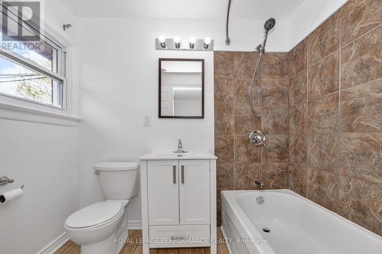28502745/622-borthwick-avenue/castle-heightsrideau-high/ottawa/ontario/K1K2L9_17