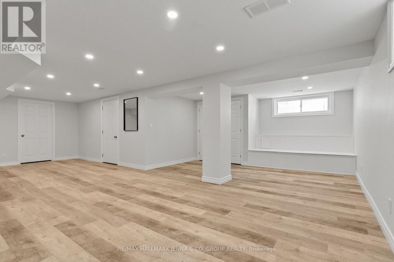 29393824/866-claude-street/castle-heightsrideau-high/ottawa/ontario/K1K2S6_36