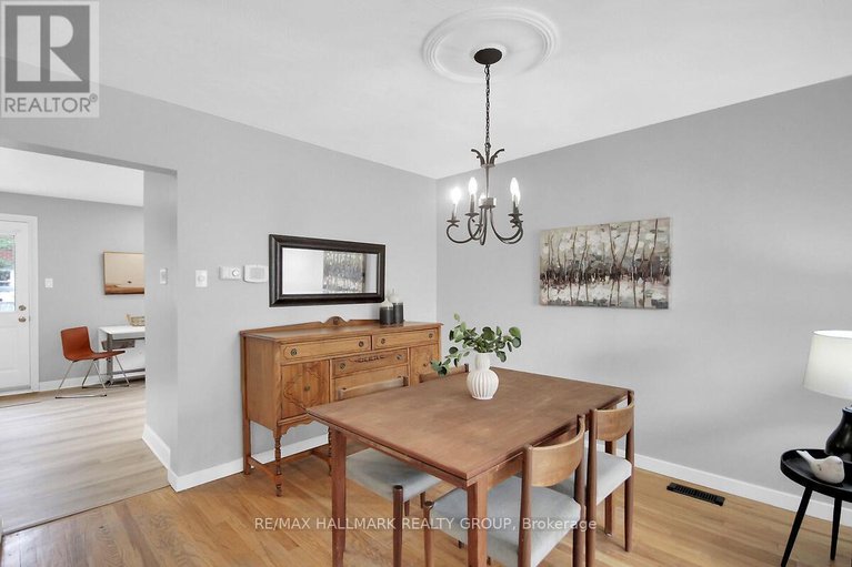 28792256/904-pinewood-crescent/queensway-terrace-north/ottawa/ontario/K2B5Y4_9
