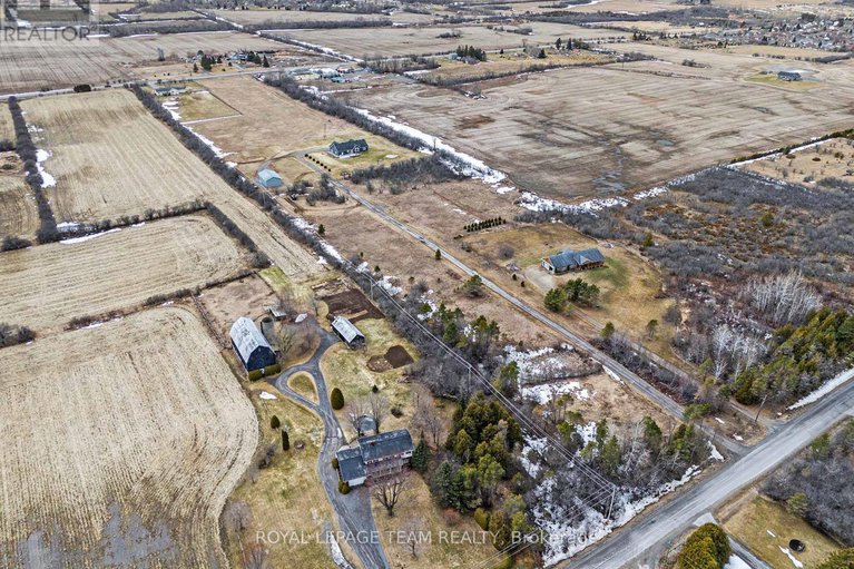 28100955/672-country-street/mississippi-mills-ramsay-twp/mississippi-mills/ontario/K0A1A0_35