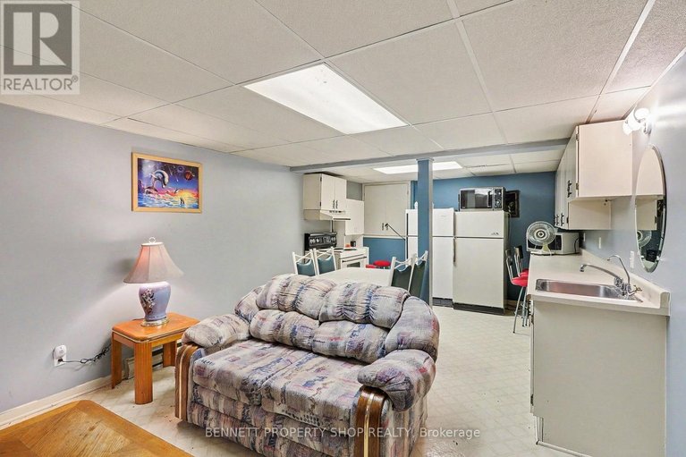 29682682/3490-larmours-road/sarsfieldbearbrook/ottawa/ontario/K0A3E0_18
