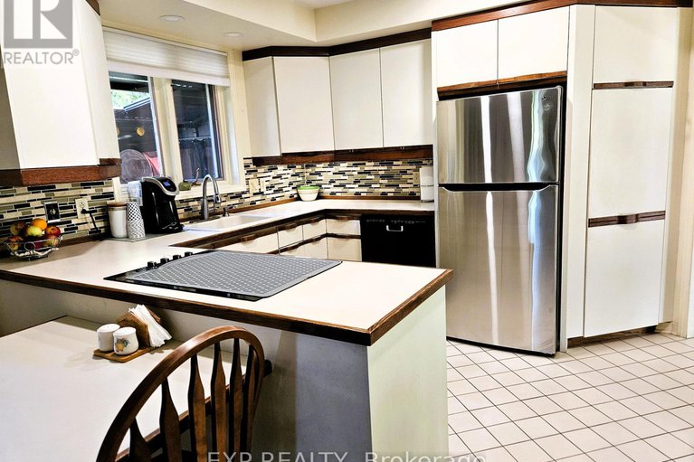 28894254/16-evelyn-street/stittsville-south/ottawa/ontario/K2S1M9_3