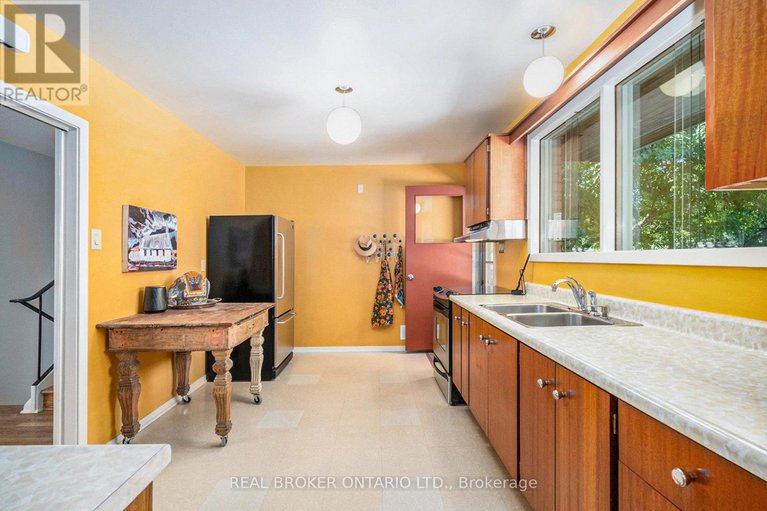 28867748/805-nicholson-avenue/mooneys-bayriverside-park/ottawa/ontario/K1V6N4_12