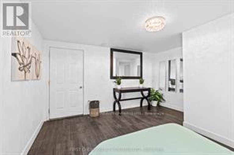 29626971/10-campbell-reid-court/rural-kanata-central/ottawa/ontario/K2K1X7_13