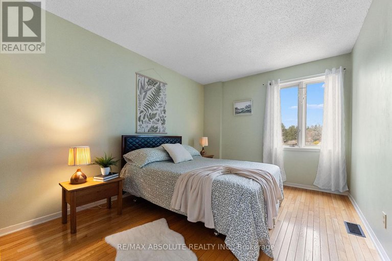28191817/33-old-orchard-lane/mcnabbraeside-twps/mcnabbraeside/ontario/K7S3T3_28
