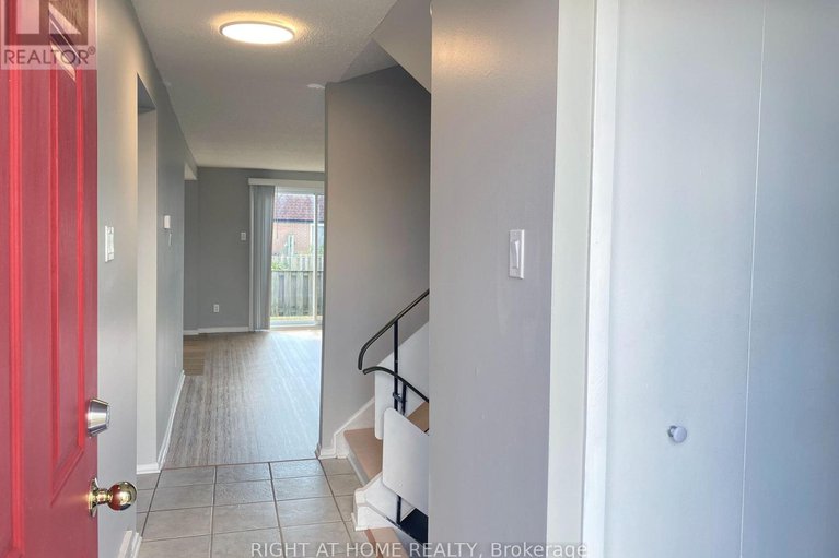 28768219/271-ridgepark-private/meadowlandscrestview/ottawa/ontario/K2G1H1_2