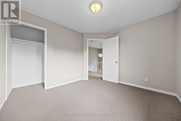 28620328/1056-rocky-harbour-crescent/riverside-southgloucester-glen/ottawa/ontario/K1V1V3_40