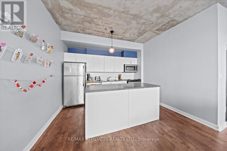 28155411/201-180-york-street/lower-townbyward-market/ottawa/ontario/K1N1J6_7