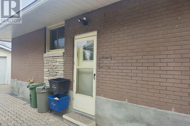 29035892/2529-roman-avenue/queensway-terrace-north/ottawa/ontario/K2B7X8_21