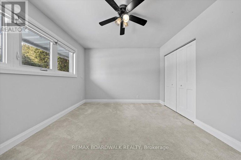 29447126/21-turtleback-way-drive/stittsville-south/ottawa/ontario/K2S1P8_44