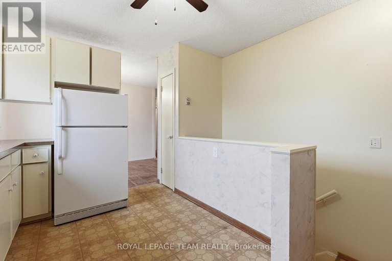 29612098/57-sullivan-avenue/meadowlandscrestview/ottawa/ontario/K2G1V1_12