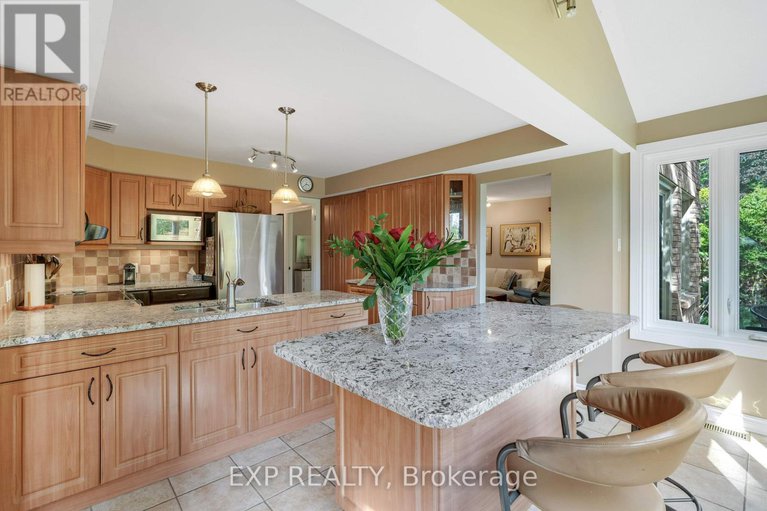 28764133/2106-lamira-street/applewood-acres/ottawa/ontario/K1H8N9_9