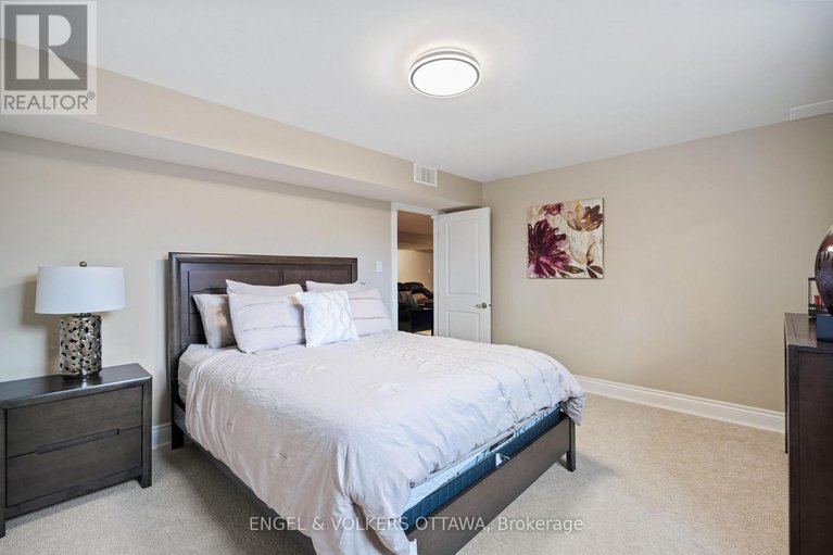 29646605/6652-pebble-trail-way/greely/ottawa/ontario/K4P0B6_32