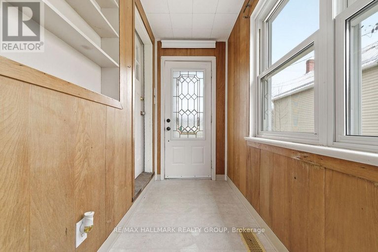 29645048/50-poole-street/mcnabbraeside-twps/mcnabbraeside/ontario/K7S1J2_32