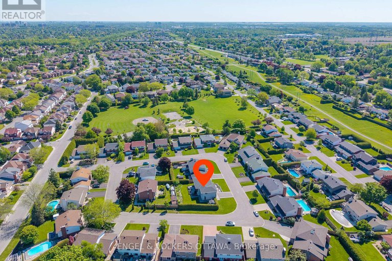 28458762/8-roselawn-court/craig-henrywoodvale/ottawa/ontario/K2G4J2_50