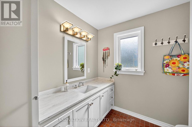 28869608/5558-south-island-park-drive/manotick-long-island-nicholls-island/ottawa/ontario/K4M1J2_37