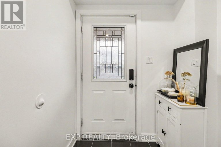 29593810/358-valade-crescent/fallingbrookpineridge/ottawa/ontario/K4A2V7_4