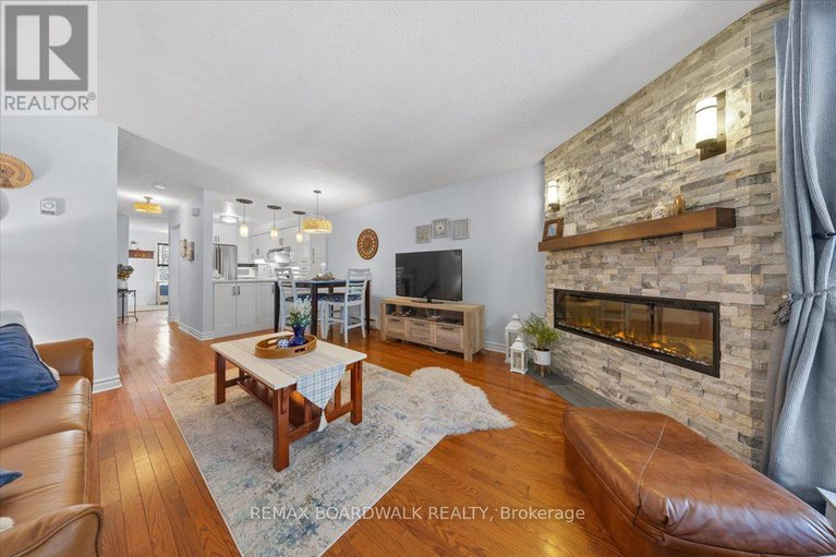 29344607/a-6623-bilberry-drive/convent-glen-north/ottawa/ontario/K1C4N5_14