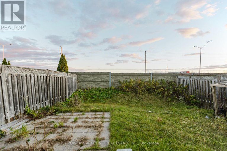 29074509/318-rustic-hills-crescent/springridgeeast-village/ottawa/ontario/K4A5A8_41
