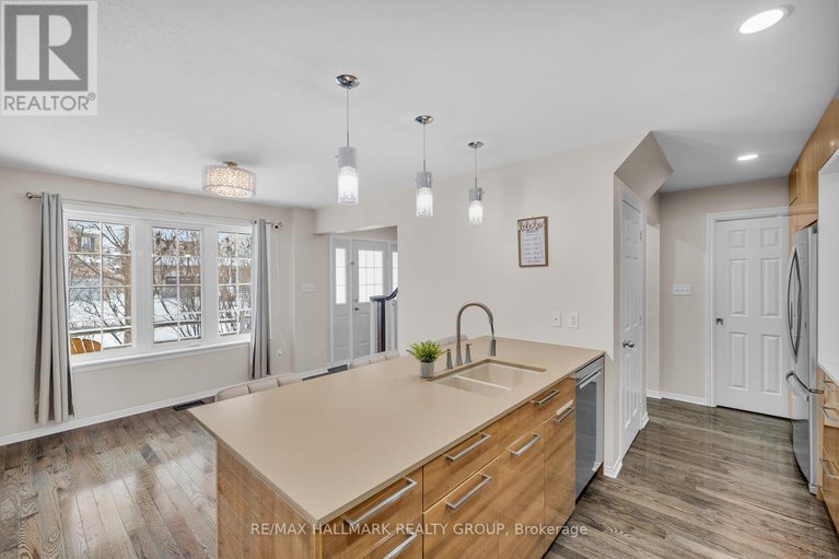 29225790/320-silbrass-private/stonebridge/ottawa/ontario/K2J5M5_25