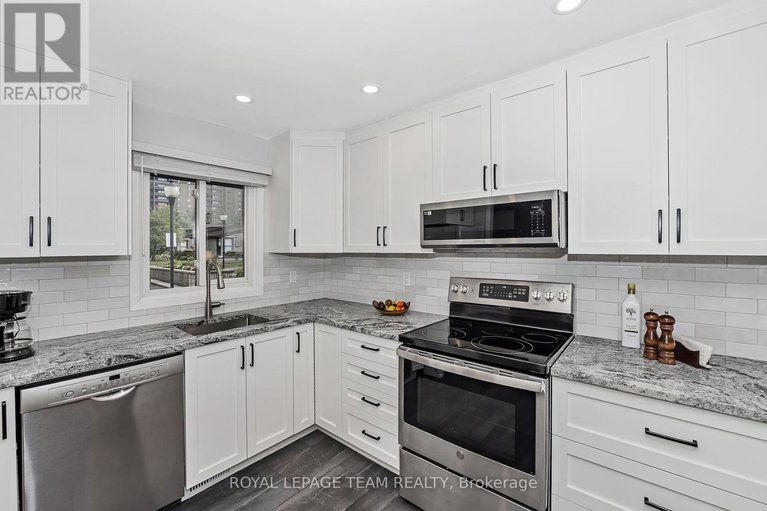 28918766/1095-ambleside-drive/woodroffe/ottawa/ontario/K2B8E2_8