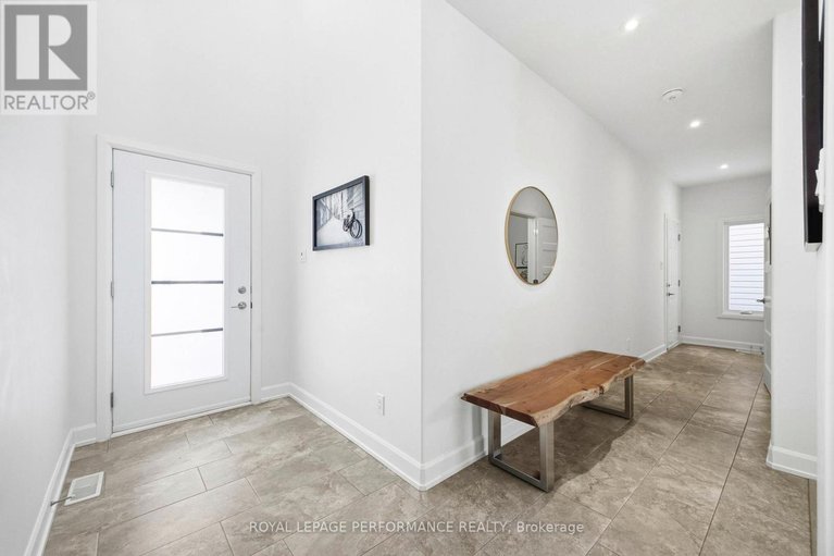 29682193/934-chablis-crescent/embrun/russell/ontario/K0A1W0_2