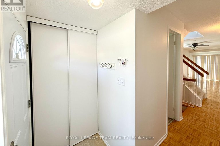 28744295/a-14-castlebrook-lane/centrepointe/ottawa/ontario/K2G5G4_3