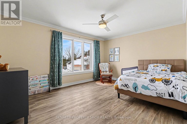 29404240/216-macdougall-street/village-of-russell/russell/ontario/K4R1A5_20