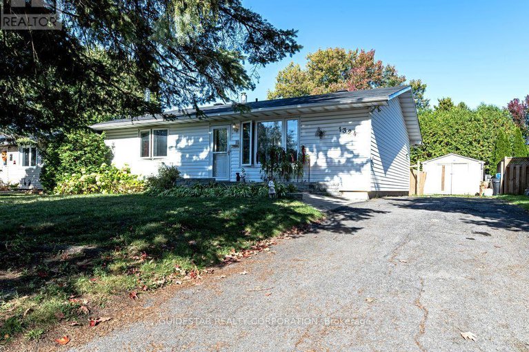 28929557/1324-rainbow-crescent/carson-grove/ottawa/ontario/K1J8E2_1