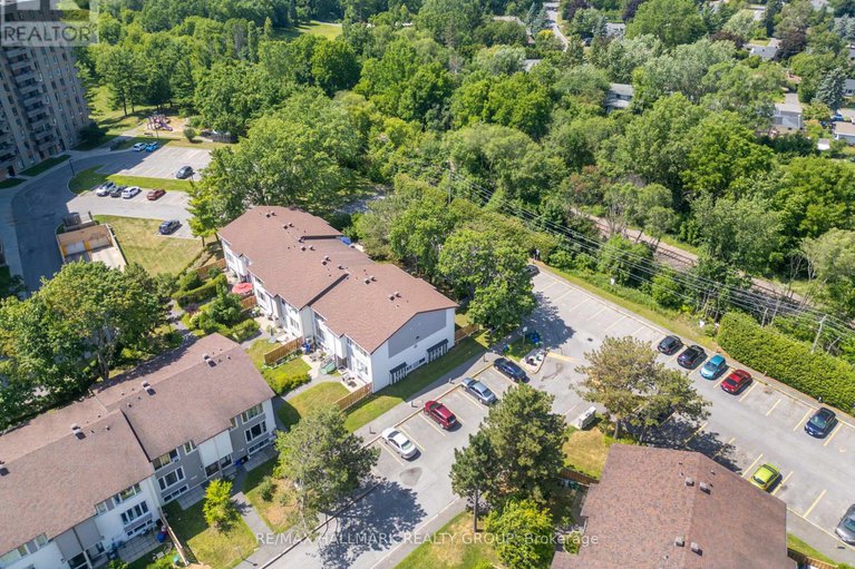 28896443/m-15-banner-road/sheahan-estatestrend-village/ottawa/ontario/K2H8T3_32