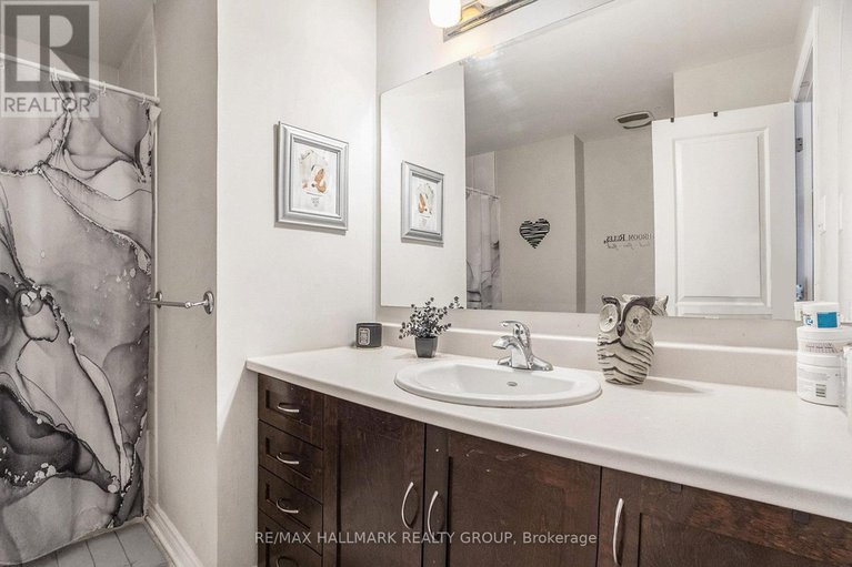 28523089/6349-renaud-road/mer-bleuebradley-estatesanderson-park/ottawa/ontario/K1W0J4_11