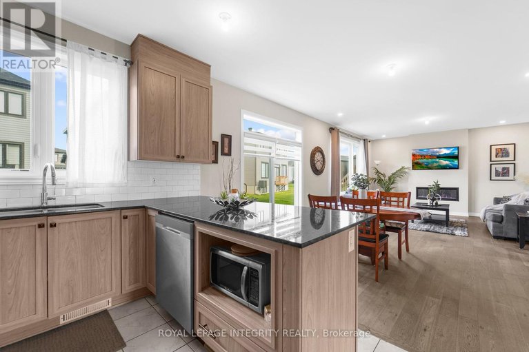 28643913/724-vennecy-terrace/orleans-village/ottawa/ontario/K1W0N3_12