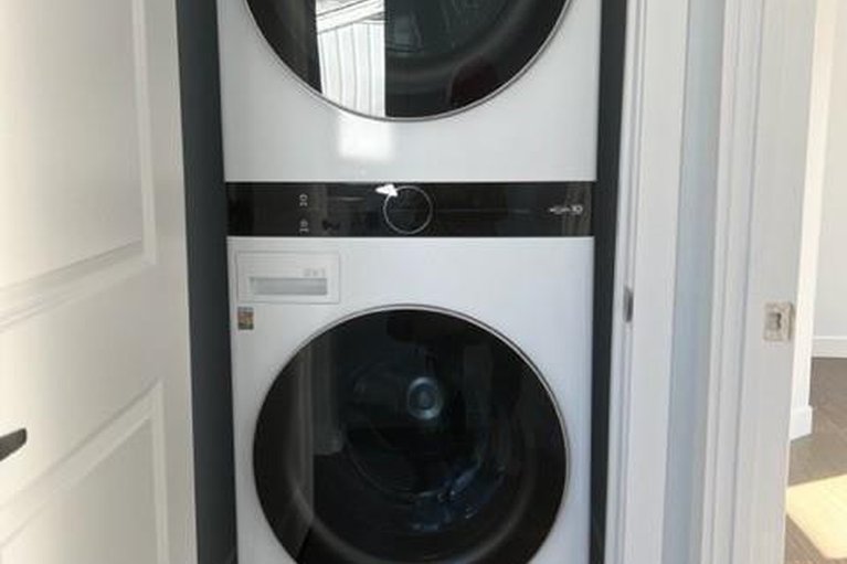 29504345/178-mcclellan-road/sheahan-estatestrend-village/ottawa/ontario/K2H5W1_13