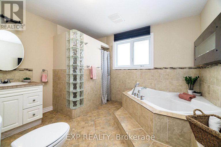 29436487/1052-notre-dame-street/embrun/russell/ontario/K0A1W1_13