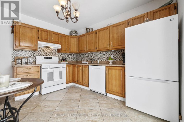 28500316/1357-thames-street/carlington/ottawa/ontario/K1Z7N3_15